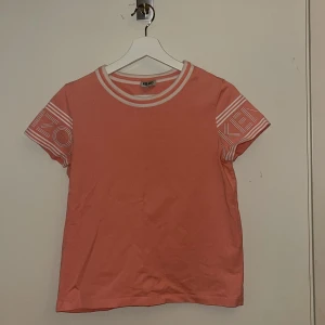 Rosa kenzo T-shirt  - Är en Xs men stor i storleken