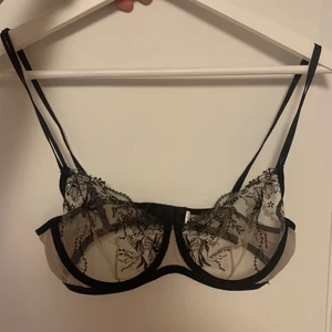 Spets bh  - Säljer denna snygga spets bh då den är för liten, storlek 75B. Köparen står för frakten 🤍🤍