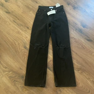 Jens berska  - Nya helt oanvända jeans från berska. Aldrig använt alla lappar sitter kvar. Säljer pågrund av att dem inte passar mig. Kunden står för frakten.