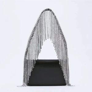 Zara väska  - Skitsnygg väska med strass och fransar! 