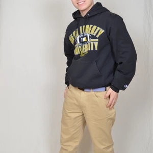 VIntage Champion Hoodie [T014]  - Champion hoodie. Storlek: S. Modellen är 165cm. Black. Mått: bröstvidd 50, axelbredd 50, ärm 60, längd 58. Bra skick.  Samfrakt är möjligt, 14 dagars retur. För fler bilder eller övriga frågor, skriv gärna!
 