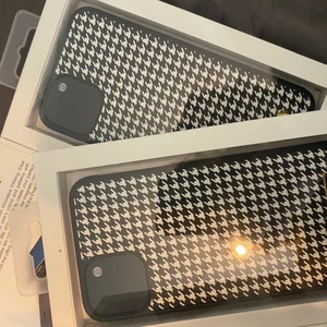 Ideal of sweden skal - FINNS INTE PÅ HEMSIDAN LÄNGRE! Nypris 499kr. Säljer dessa två skal från ideal of sweden för iPhone 11 PRO Max. Råkade köpa fel storlek därav att jag säljer. 200kr STYCK