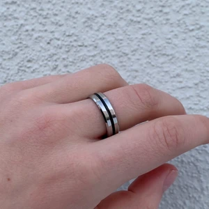 Ring herr rostfritt stål  - Perfekt julklapp! En Stilren ring i rostfritt stål, tänkt för killar men funkar såklart för alla. Säljs av Eagle design uf 