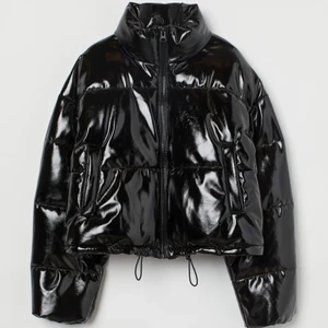Hm pufferjacka  - Säljer en svart pufferjacket, har använt den 1 gång så är som ny.