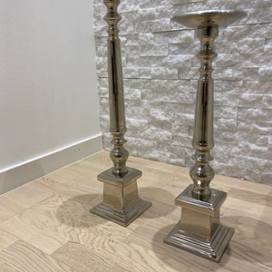 Golv Ljusstake  - Köpt för ca 3 månader säljer då de knappt kommer till användning, ser nya ut för mer bilder skriv. Köpt för 1300kr