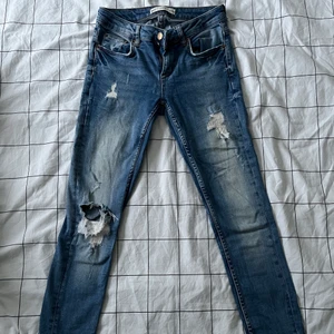 Jeans - Skinny jeans med dragkedjor längst ner i modell ”kristen”