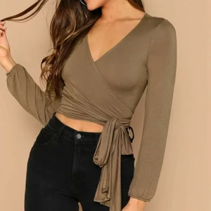 Omlott topp - Färgen är mer ljusbrun och mycket finare i verkligheten 