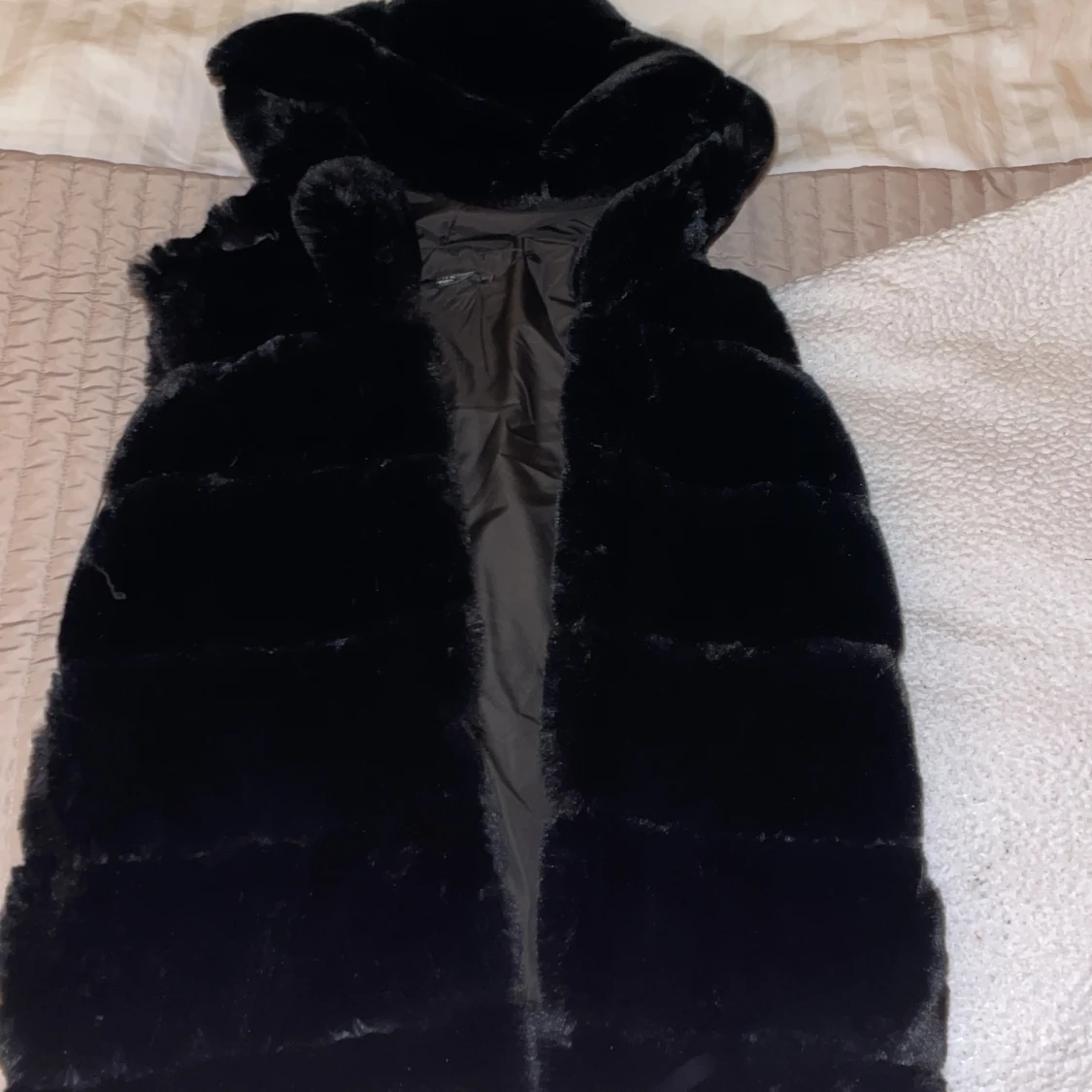 Svart Pälsväst  - 91