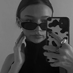 SOLGLASÖGON  - 50kr plus frakt 12kr 🖤