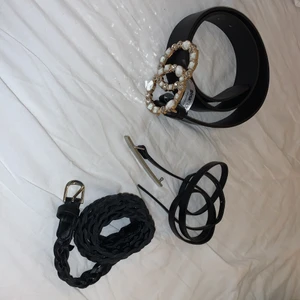 Bälten - Det flätade bältet är S och de två andra M-L. Bältet som är smyckat kostar 30kr och de två andra 20