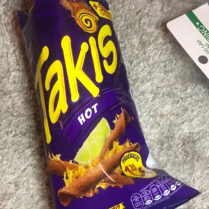 Calvin  - En bh i storlek M jätte mjuk och skön finns lite fläckar men ska tvätta innan jag säljer men en fläck går inte bort♻️