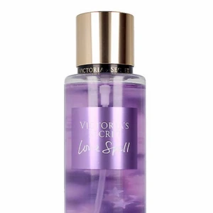 victoria secret  - en helt oöppnad victoria secret parfym som luktar blommor blandat med vanilj och har en väldigt naturlig doft och inte överdrivet stark köptes för 150 säljer för 80