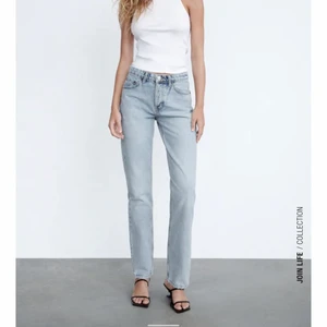 Zara jeans  - Zara midwaist jeans i storlek 36. Säljer dom eftersom det inte var min storlek. Fint skick och köpta här på plick. högsta bud: 200kr 
