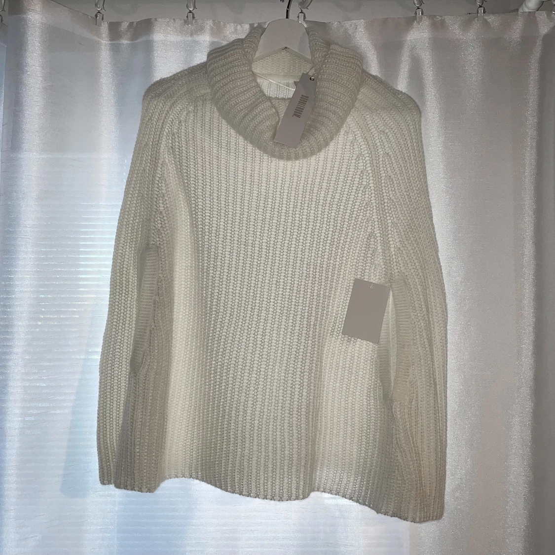 Vit stickad poncho (XS), 95 SEK