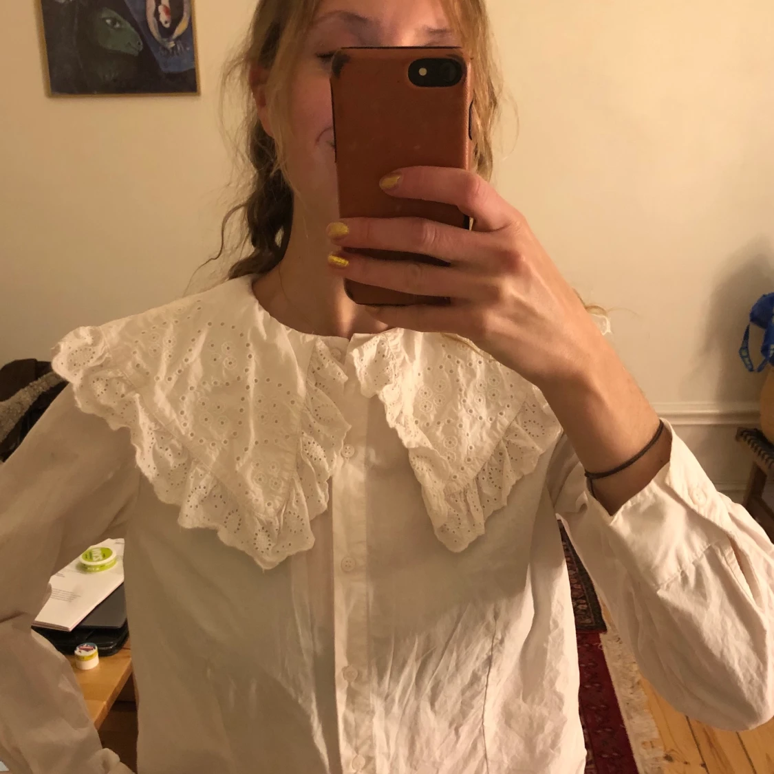 Vit skjorta med krage