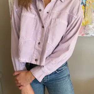 Snygg lila jeansjacka från Zara