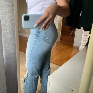 zara jeans som sitter väldigt bra och i väldigt fint skick, storlek 34