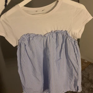 Tröja  - Jättesöt tröja, fint skick, gissar på att den är ifrån zara men vet inte då jag inte har kvar lappen!! Skriv privat för fler bilder eller frågor ☺️ buda från 100 kr eller köp direkt 130!