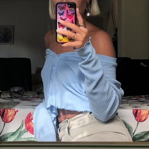 Blå söt kofta  - Blå kofta med oversized passform. Använd ett fåtal gånger. 