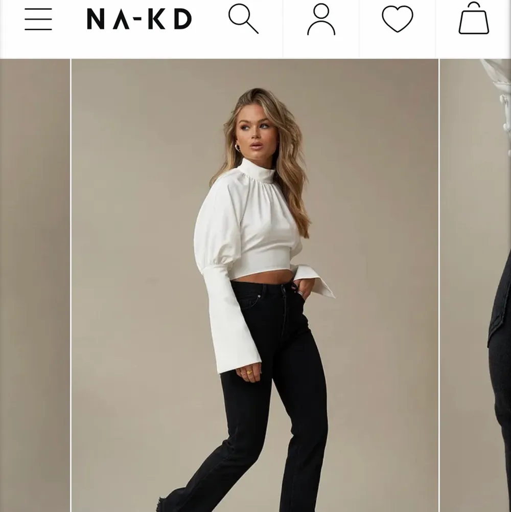 Säljer ett par supersnygga jeans från Hanna schönbergs kollektion med NAKD, de är super fina och långa, säljer pga lite för stora för mig :( säljer för 350 ink frakt!. Jeans & Byxor.