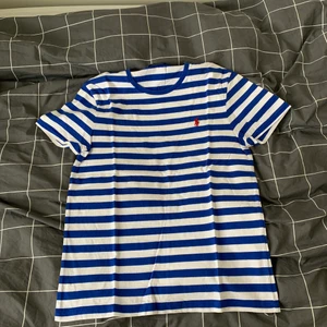 Ralph Lauren t-shirt  - Säljer min Ralph Lauren t-shirt som är i bra skick. Säljer den för 149kr.