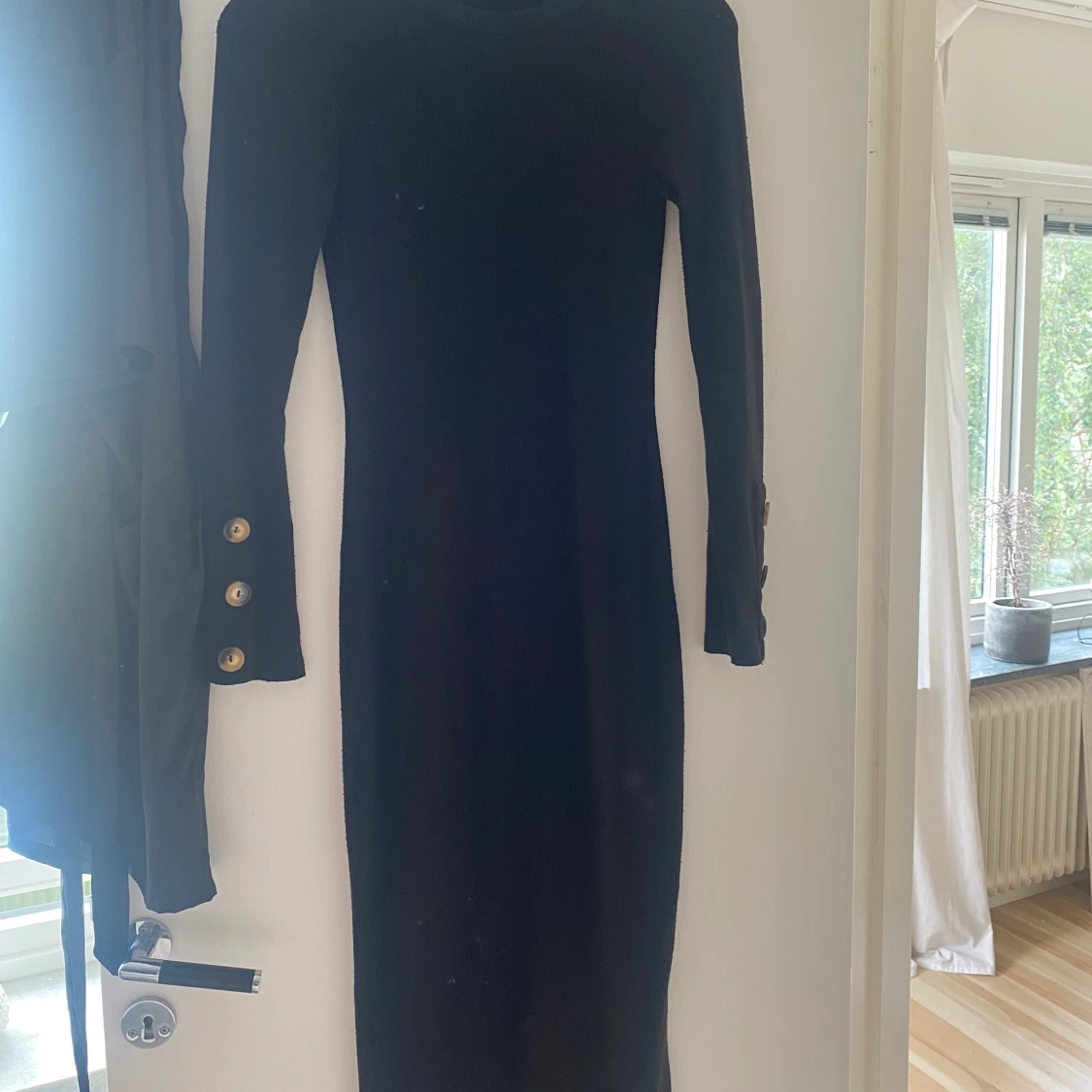 Svart lång klänning från GinaTricot - 90