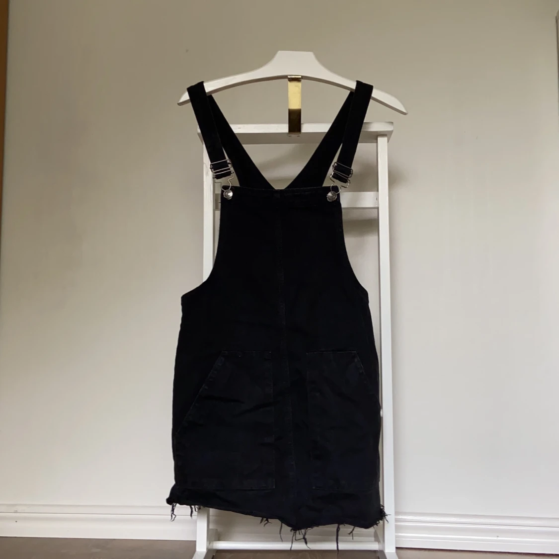 Kjol med hängslen, S