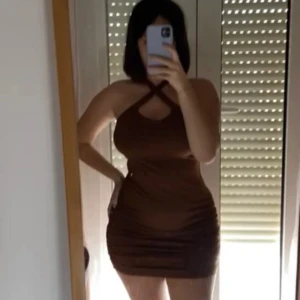 Kort brun klänning  - Kaffebrun klänning som bara är använd ett fåtal gånger 