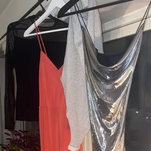 Tröja / body / jumpsuit / klänning - Säljer alla plagg för 65kr styck eller alla 4 för 200kr. Jag är 169cm lång och dem passar mig!