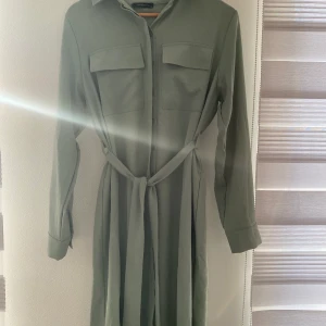 Tunik (blus) - En jätte fin tunik som har en jätte skön material, jätte fin färg. Är aldrig använd med lappen på. Säljs för att den blev för stor.😄