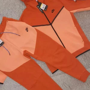RARE- orange nike tech fleece  - brand new with tags, very rare. want gone asap hence the cheap price 
