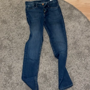 Jeans - Fina mörkblå jeans