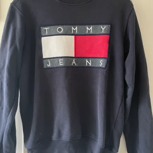 TommY Hilfiger - Skön tröja i perfekt skick. Sparsamt använd.
