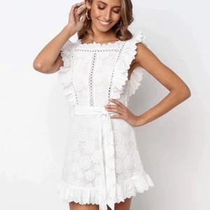 Klänning Dennis Maglic - Vit klänning från Dennis maglic, använd endast en gång