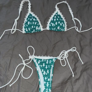 Bikini - Helt ny bikini, aldrig använd. Säljes då den inte kommer komma till användning. För mer frågor eller bilder hör av dig! Du står för frakten🥰