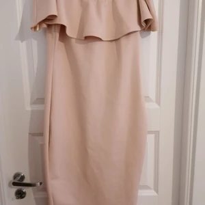 Fest klänning - Festlig klänning, endast använd 1 gång 