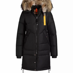 PARAJUMPERS vinter jacka dam - PARAJUMPERS Longbear - Svart Storlek s  Kvitto finns!  Finns i Södertälje Priset kan diskuteras vid snabbaffär.