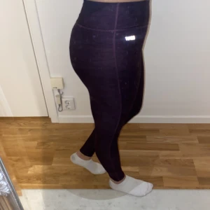   träningstights - Helt oanvänd träningstights i stolek S från Kappahl 