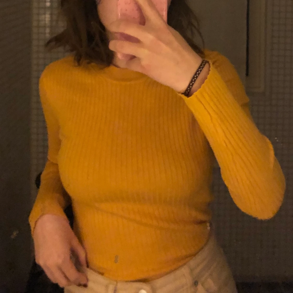 senapsgul ribbad tröja  - 90