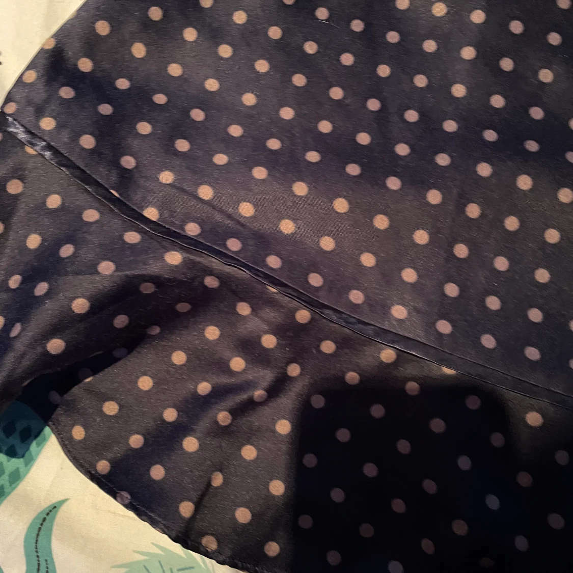 Marinblå prickig klänning - 91