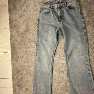 Jättesnygga bootcut jeans från ASOS! Aldrig använda, säljer för att jag inte har användning för dom. 