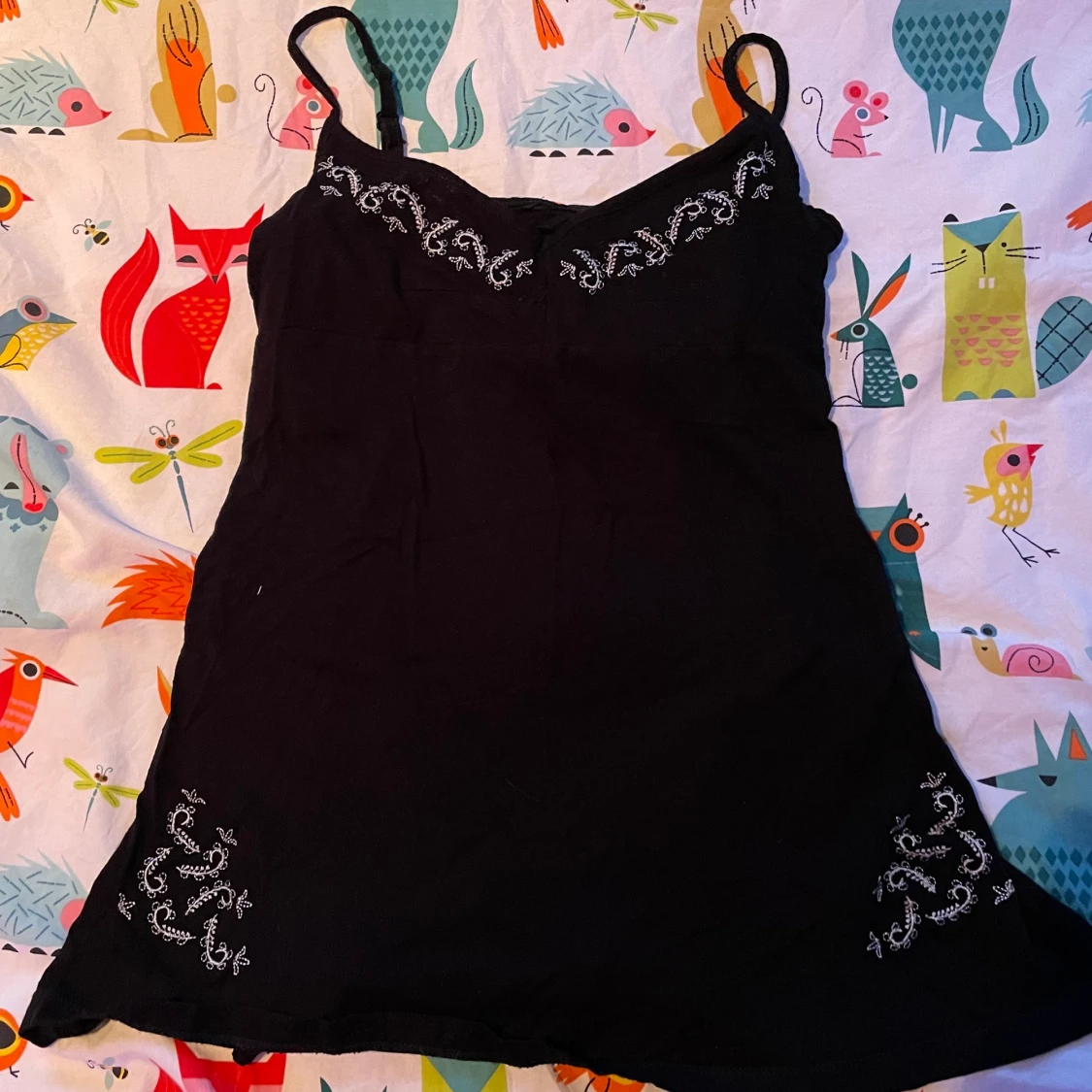 Svart linne med mönster