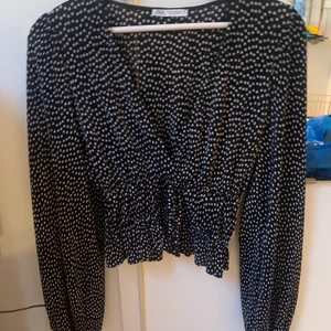 Zara topp - Söt tröja från Zara i strl S, bra skick!