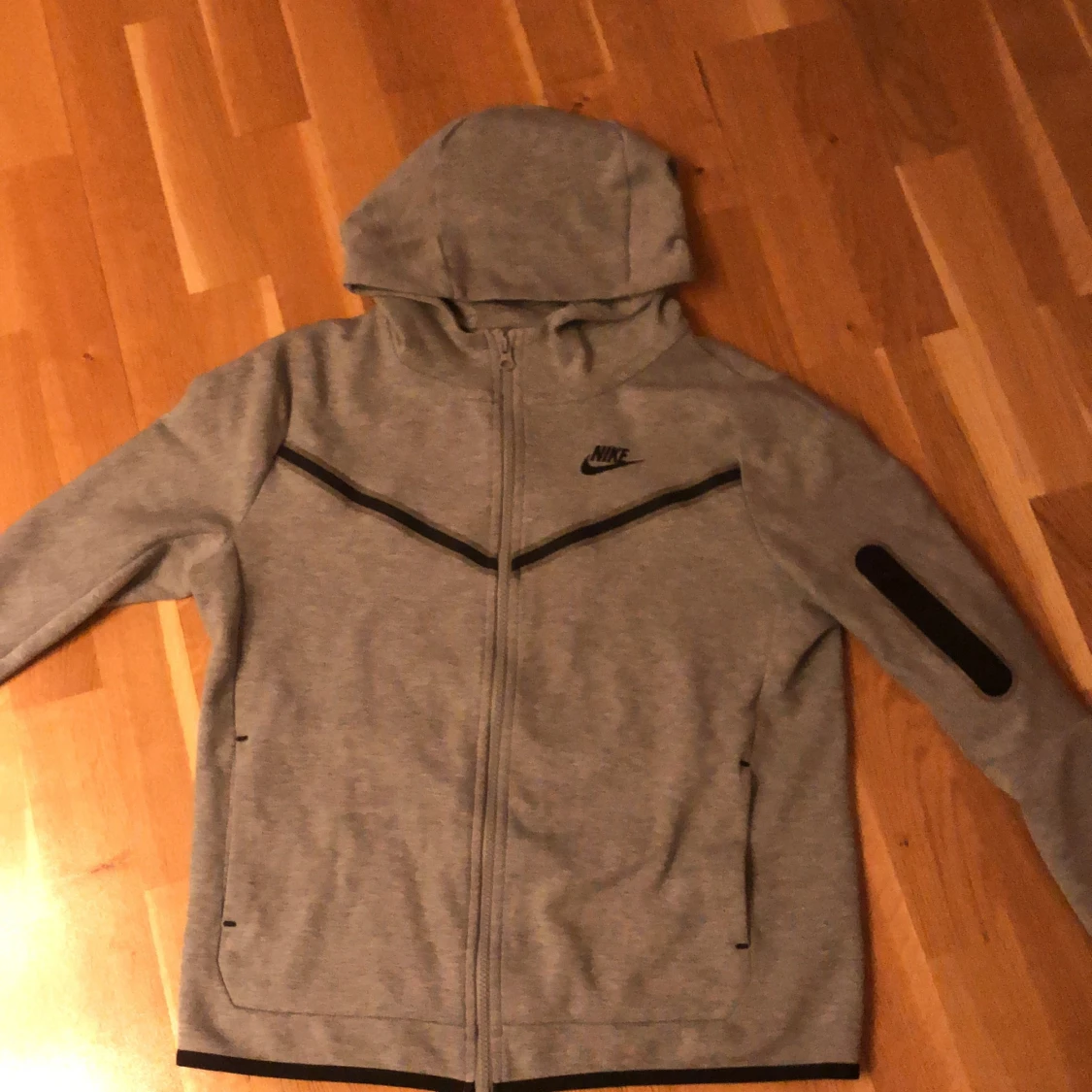 Nike tech fleece grå