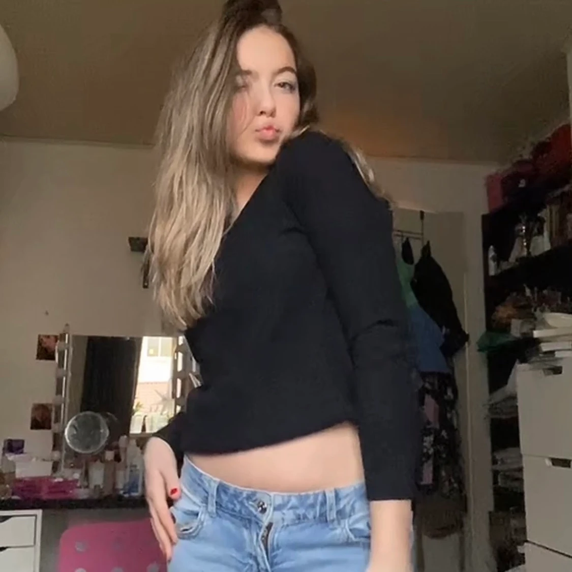 Skitsnygg svart tröja