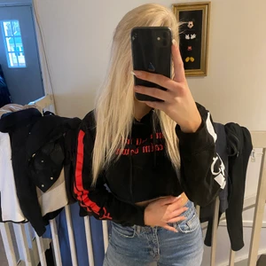 Croppad hoodie stl: xs - Croppad hoodie stl:xs💞 30kr eller bud!