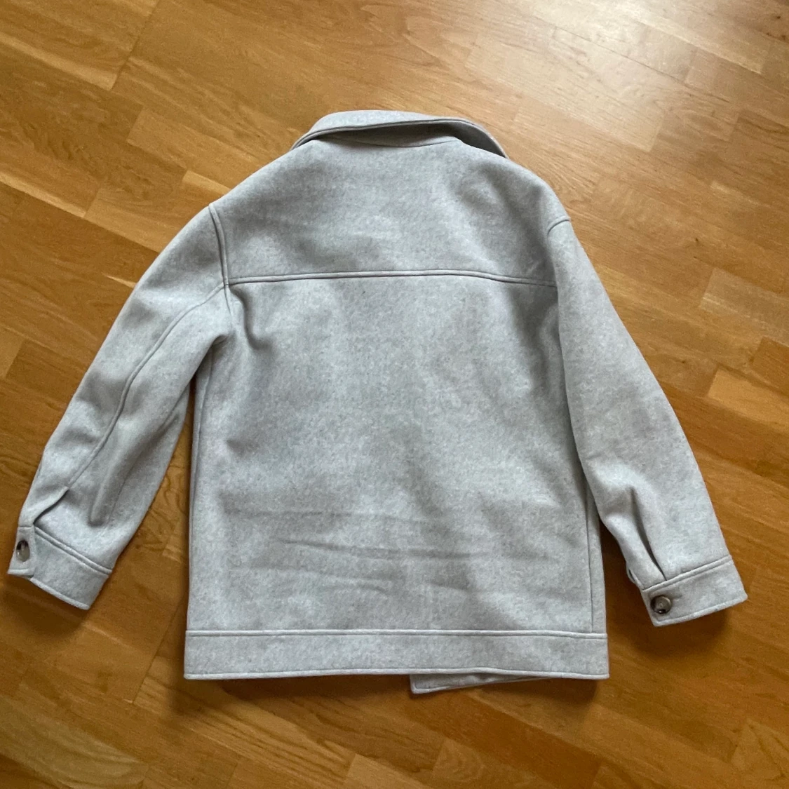 Grå Jacka med knappar i storlek 38, NAKD - 90
