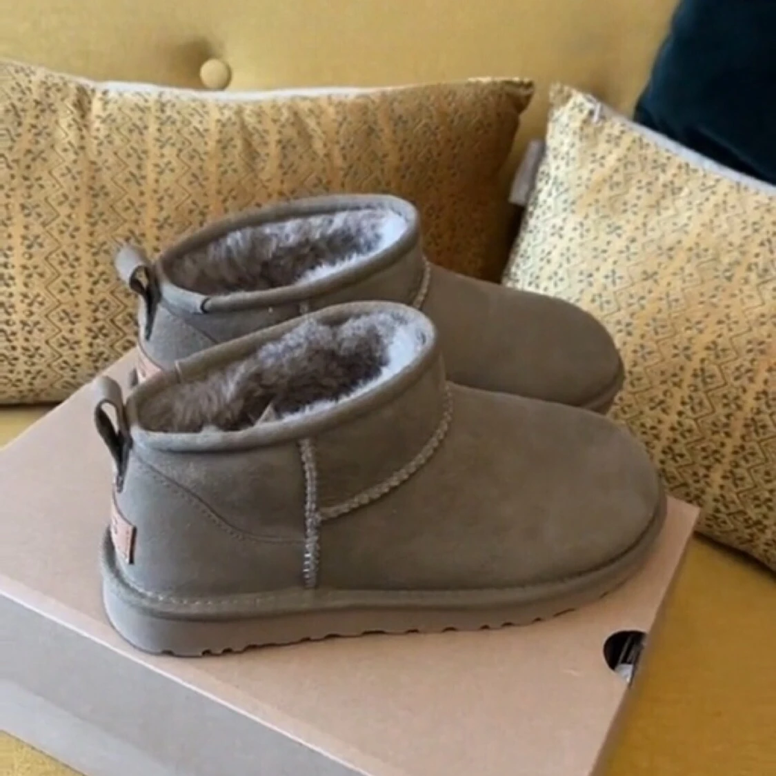 UGGS - 90