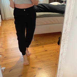 Cargobyxa ZARA - Använda 1 gång, i mycket gott skick. Pris exkl. frakt. Endast seriösa köpare tack. 