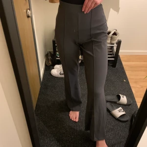 Byxor, gina tricot - Byxor i bra skick från gina tricot! Jag är 162 cm lång! 